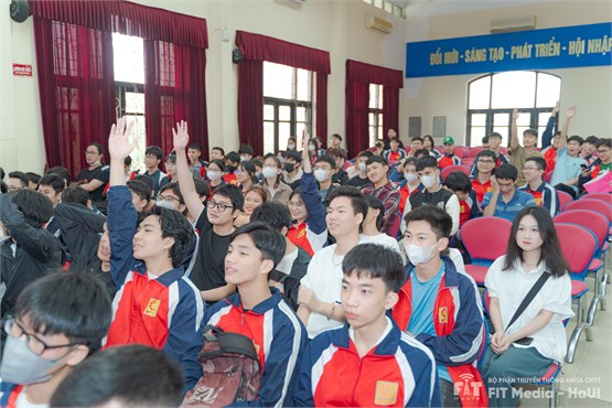 Sinh viên Khoa CNTT hào hứng với Hội thảo Công ty LG Electronics R&D Vietnam