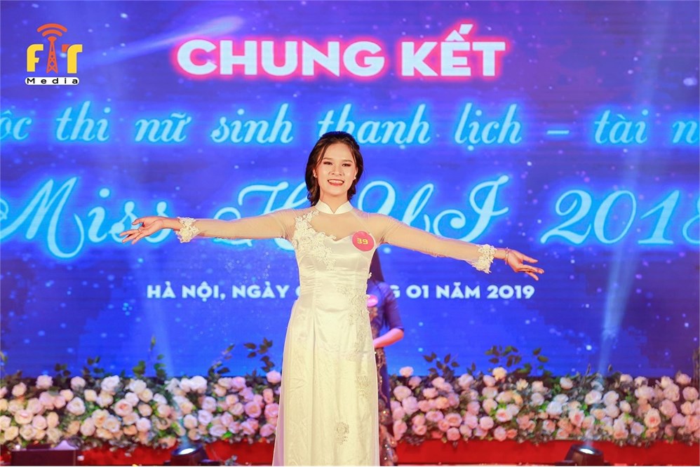 Tạ Yến Linh - Nữ sinh tài năng thanh lịch