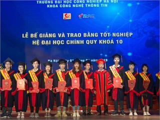 Lễ bế giảng và trao bằng tốt nghiệp cho sinh viên Đại học chính quy Khóa 10 khoa Công nghệ thông tin