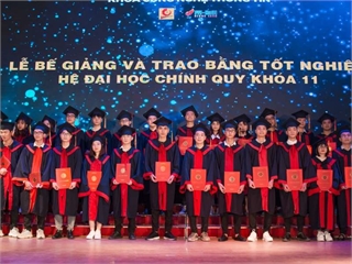 Lễ bế giảng và trao bằng tốt nghiệp cho sinh viên Hệ Đại học Khóa 11