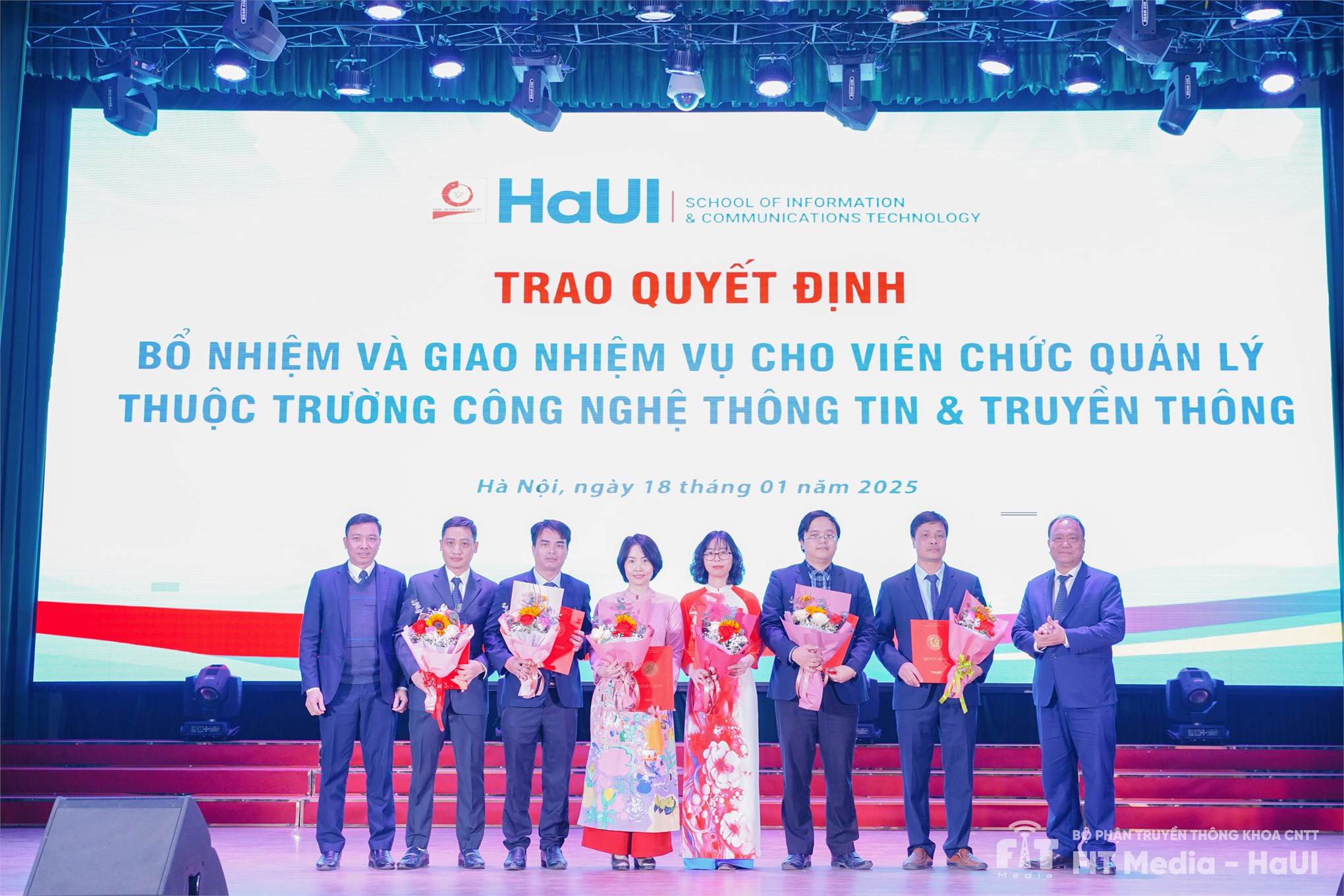 LỄ CÔNG BỐ THÀNH LẬP TRƯỜNG CÔNG NGHỆ THÔNG TIN VÀ TRUYỀN THÔNG VÀ BỔ NHIỆM VIÊN CHỨC QUẢN LÝ.