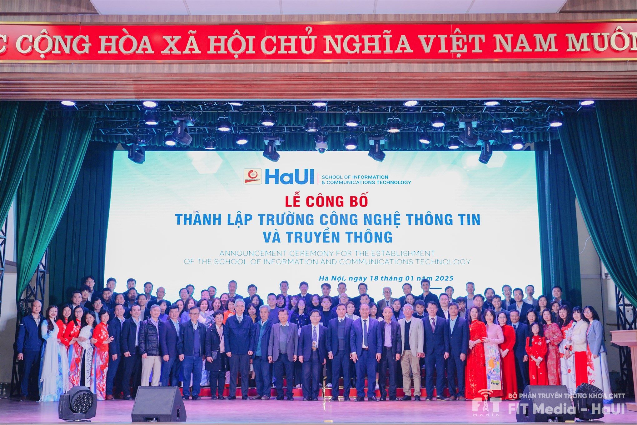 LỄ CÔNG BỐ THÀNH LẬP TRƯỜNG CÔNG NGHỆ THÔNG TIN VÀ TRUYỀN THÔNG VÀ BỔ NHIỆM VIÊN CHỨC QUẢN LÝ.