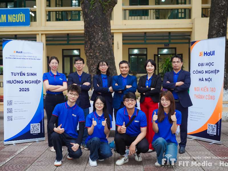 SICT - Đại học Công nghiệp Hà Nội "cháy" hết mình tại Ngày hội tư vấn tuyển sinh Trường THPT Nguyễn Thị Minh Khai