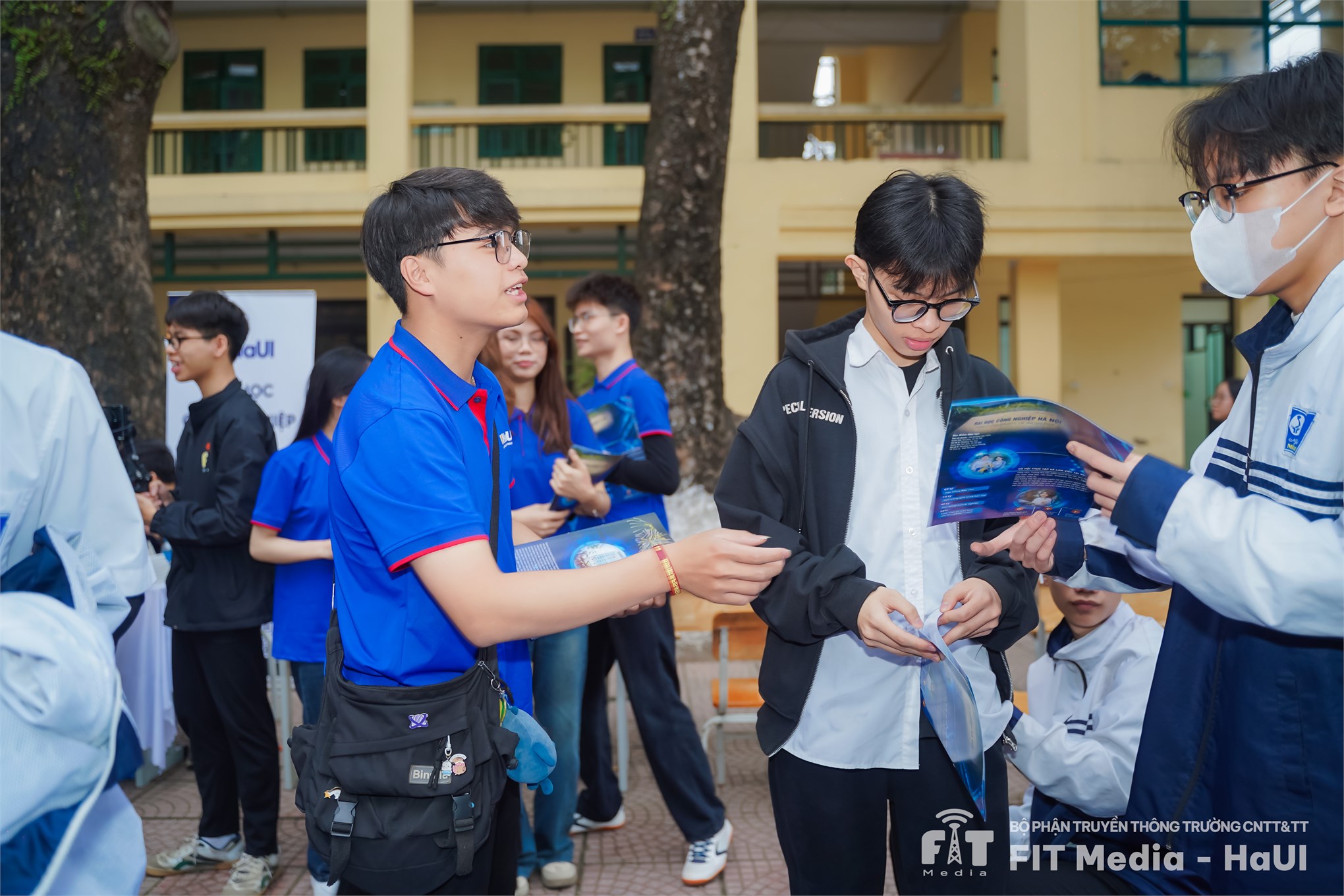SICT - Đại học Công nghiệp Hà Nội `cháy` hết mình tại Ngày hội tư vấn tuyển sinh THPT Nguyễn Thị Minh Khai