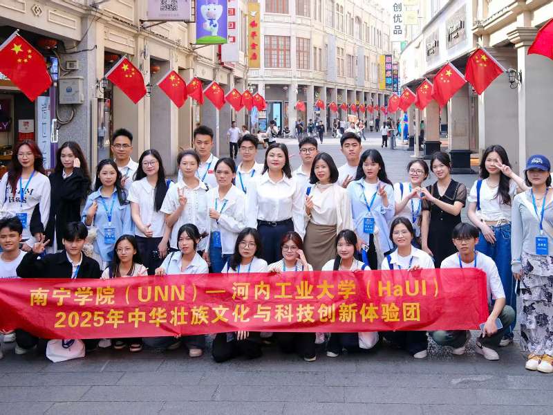 Sinh viên Trường Công nghệ thông tin và Truyền thông vinh dự tham gia Chương trình Tham quan trải nghiệm Văn hóa Dân tộc Choang Trung Quốc và Đổi mới Công nghệ 2025