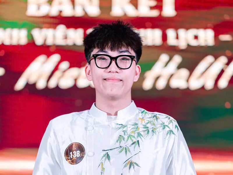 LÊ TRẦN GIA BẢO – GƯƠNG MẶT XUẤT SẮC CỦA TRƯỜNG CÔNG NGHỆ THÔNG TIN VÀ TRUYỀN THÔNG TRONG ĐÊM CHUNG KẾT MISS & MISTER HaUI 2025