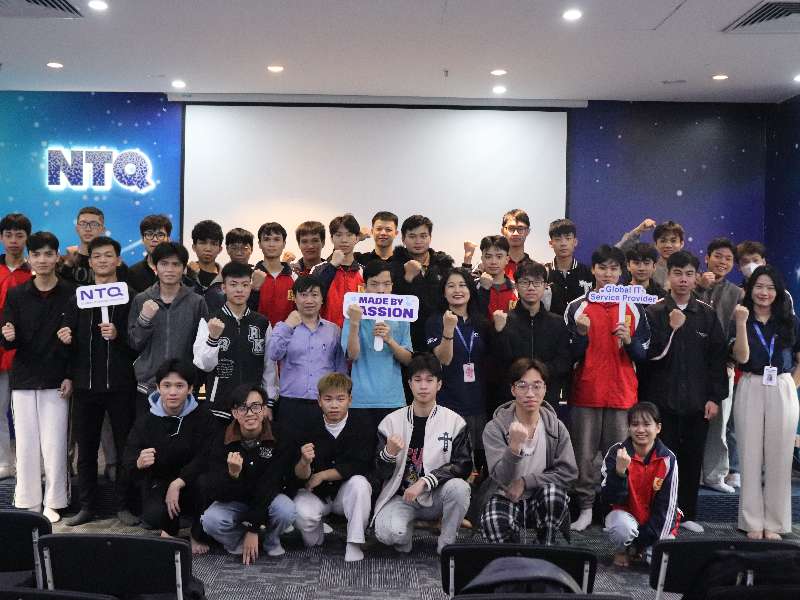 Sinh viên SICT tham quan thực tế tại Công ty NTQ: Kết nối tri thức – Vững bước tương lai