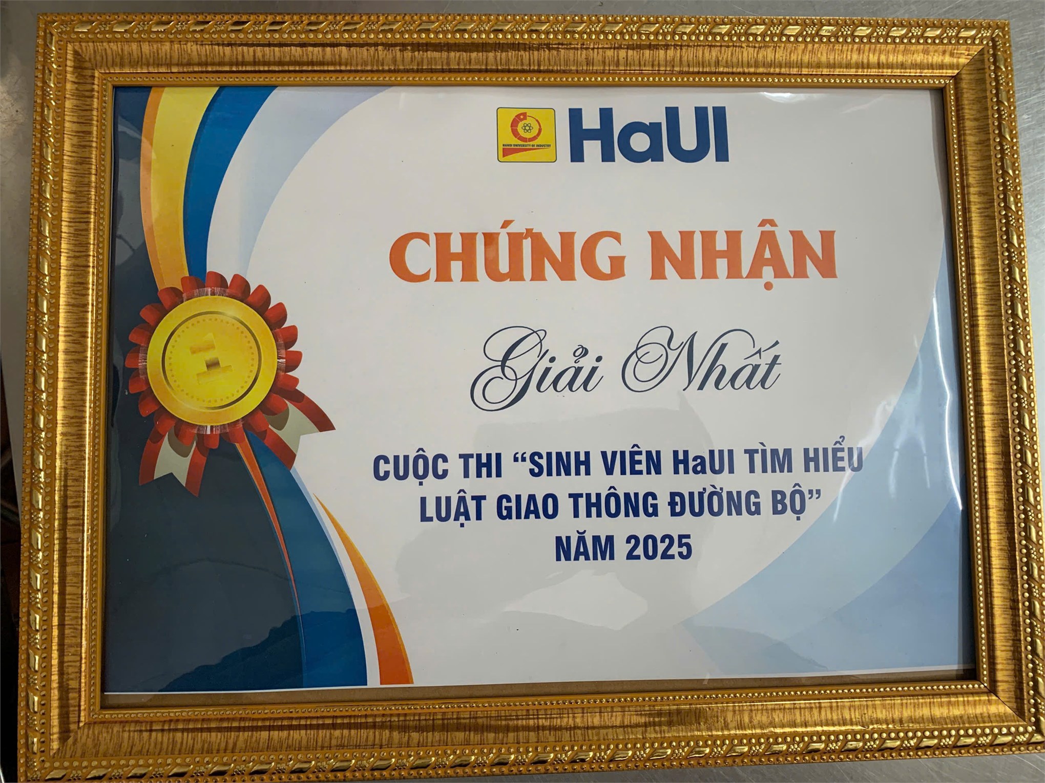 Sinh viên Trường Công nghệ thông tin và Truyền thông xuất sắc giành giải Nhất tại cuộc thi “Sinh viên HaUI tìm hiểu luật giao thông đường bộ” năm 2025