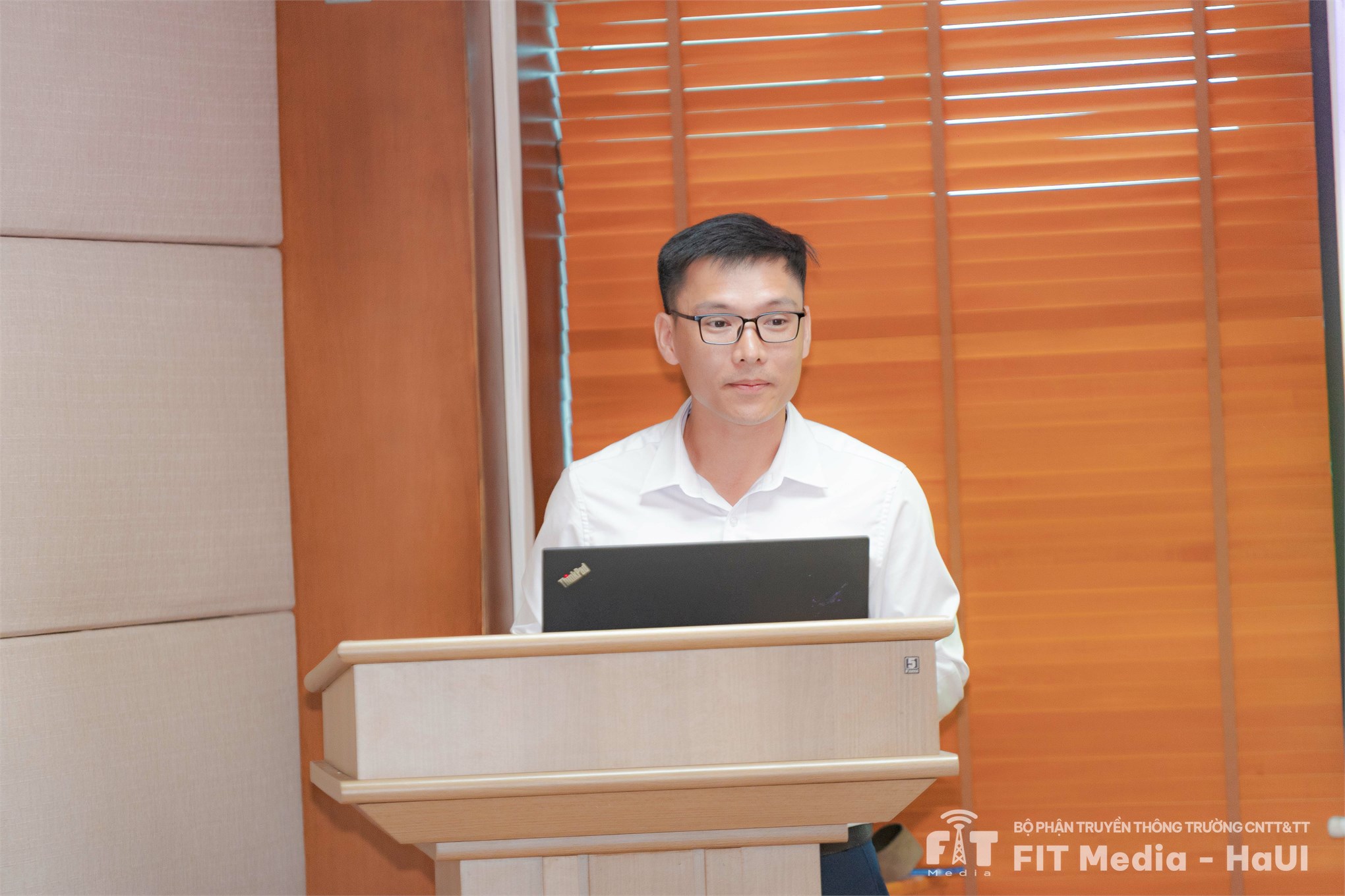 Trường Công nghệ thông tin và Truyền thông tổ chức thành công Lễ bảo vệ luận văn thạc sĩ Hệ thống thông tin khóa 13.2
