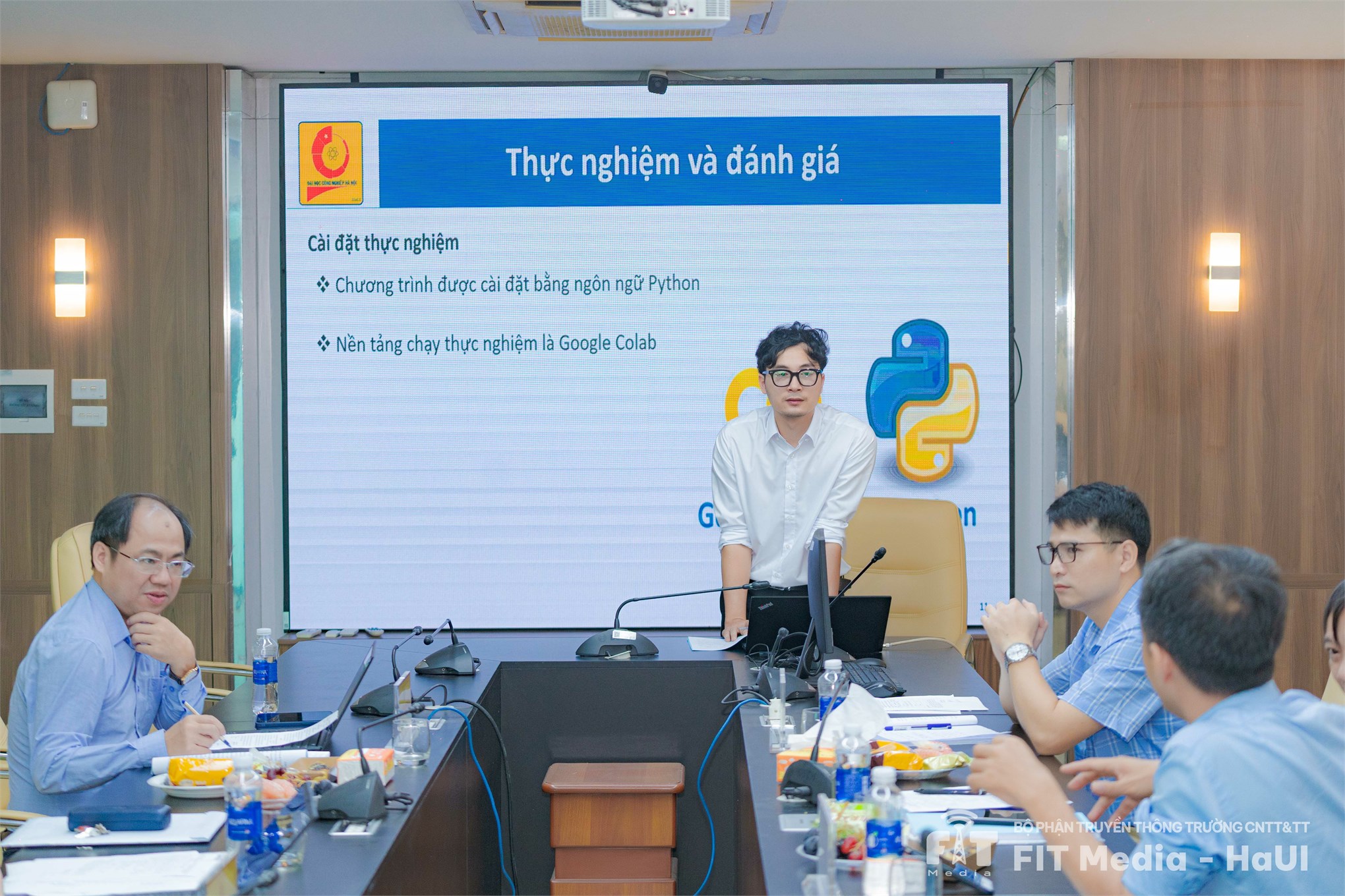 Trường Công nghệ thông tin và Truyền thông tổ chức thành công Lễ bảo vệ luận văn thạc sĩ Hệ thống thông tin khóa 13.2