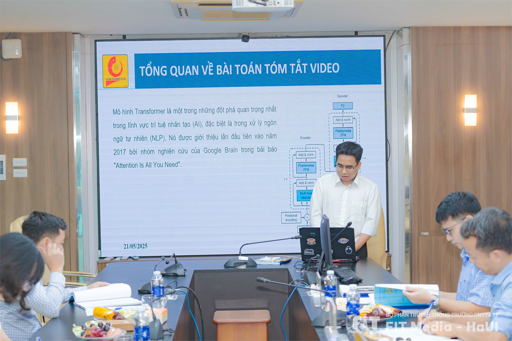 Trường Công nghệ thông tin và Truyền thông tổ chức thành công Lễ bảo vệ luận văn thạc sĩ Hệ thống thông tin khóa 13.2