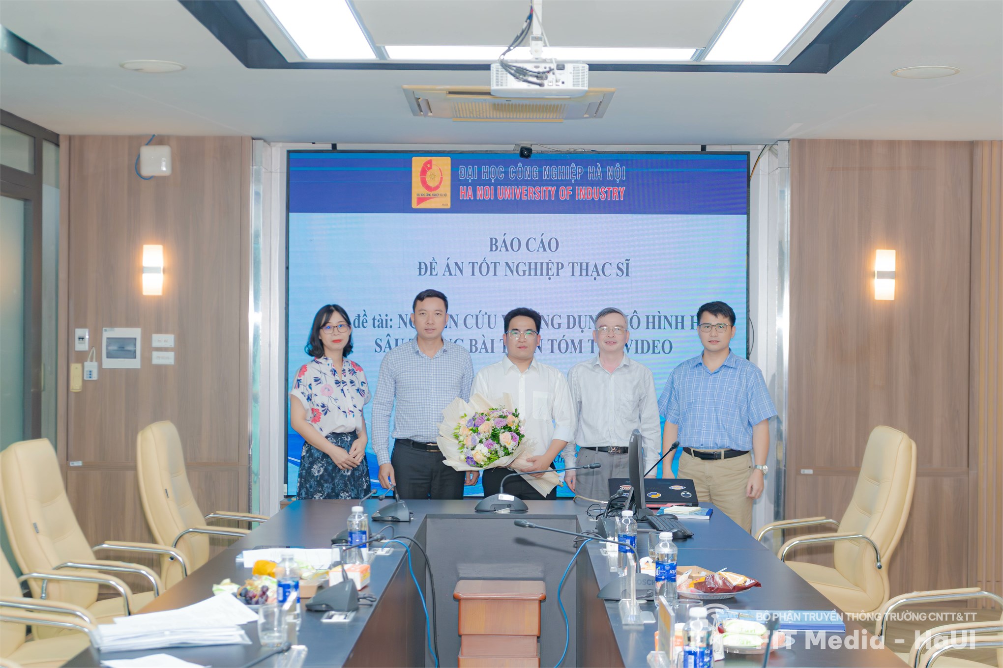 Trường Công nghệ thông tin và Truyền thông tổ chức thành công Lễ bảo vệ luận văn thạc sĩ Hệ thống thông tin khóa 13.2