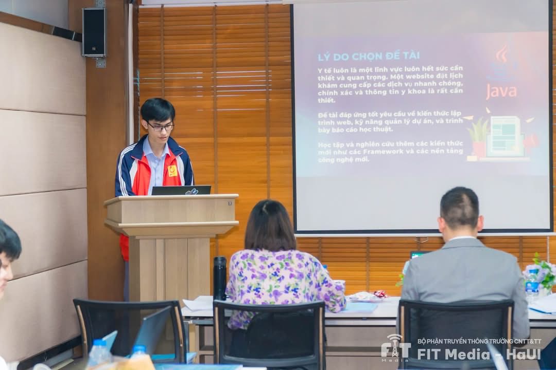 Lễ bảo vệ Đồ án tốt nghiệp hệ Đại học chính quy khóa 16 : Khép lại hành trình thanh xuân, mở ra chân trời mới