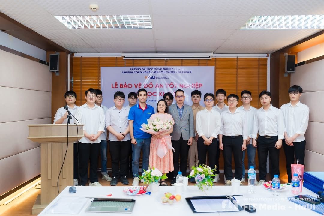 Lễ bảo vệ Đồ án tốt nghiệp hệ Đại học chính quy khóa 16 : Khép lại hành trình thanh xuân, mở ra chân trời mới