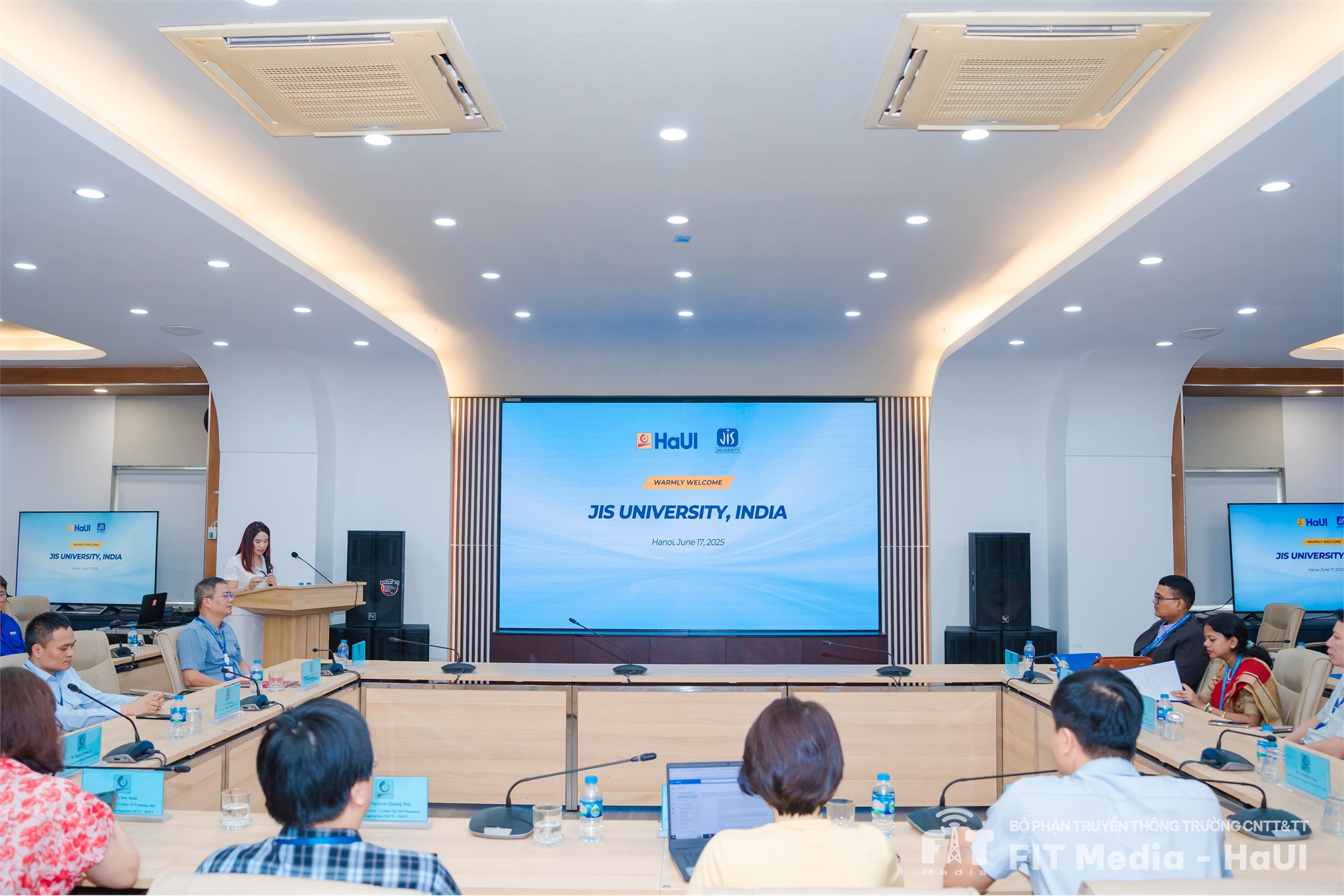 Chào đón đoàn công tác Trường Đại học JIS, Ấn Độ tham gia chương trình trao đổi sinh viên với Trường Đại học Công nghiệp Hà Nội