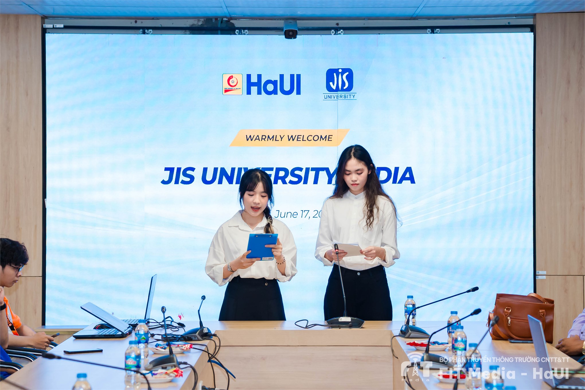 Giao lưu ấn tượng giữa sinh viên trường Đại học JIS (Ấn Độ) và sinh viên trường SICT - HaUI