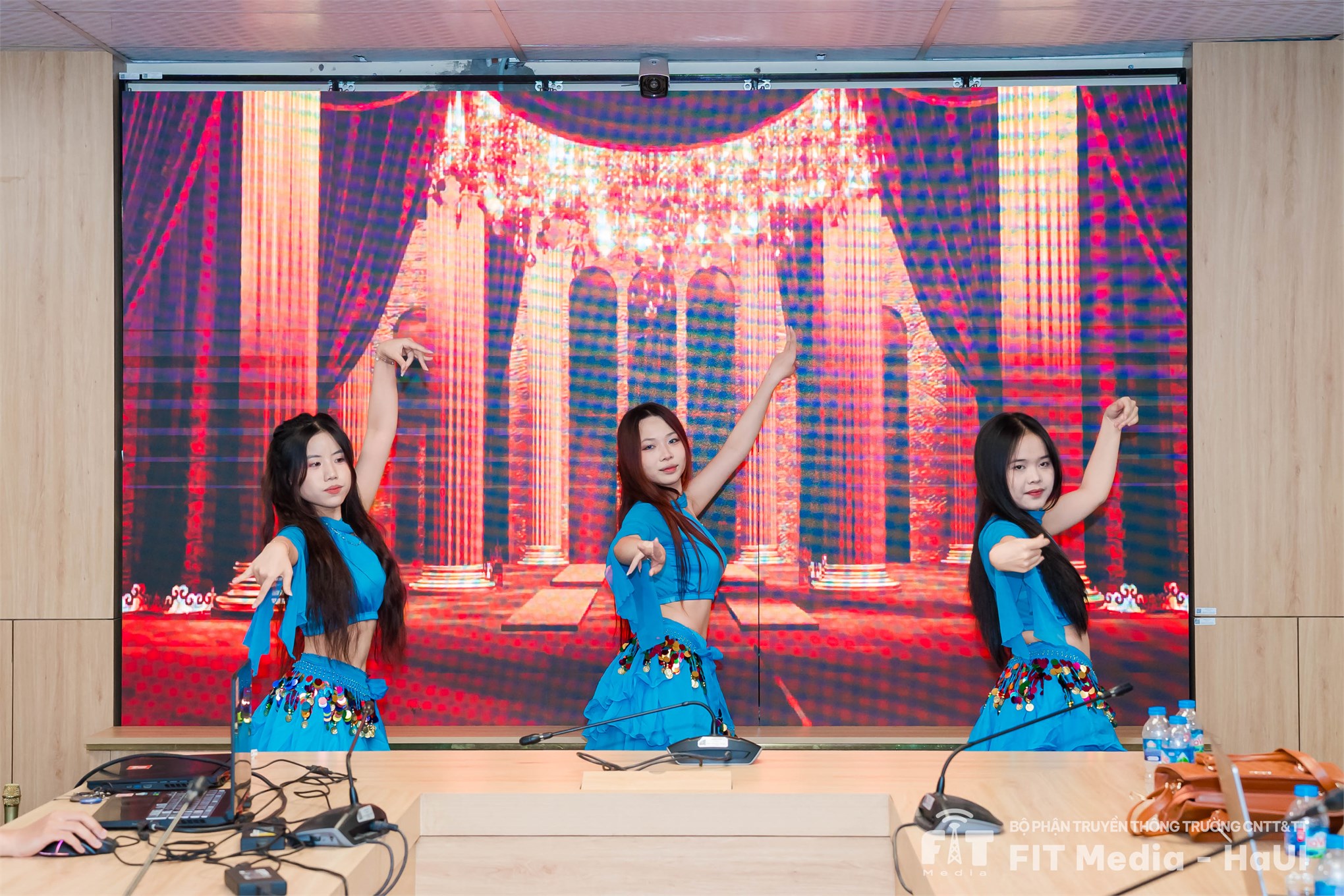 Giao lưu ấn tượng giữa sinh viên trường Đại học JIS (Ấn Độ) và sinh viên trường SICT - HaUI