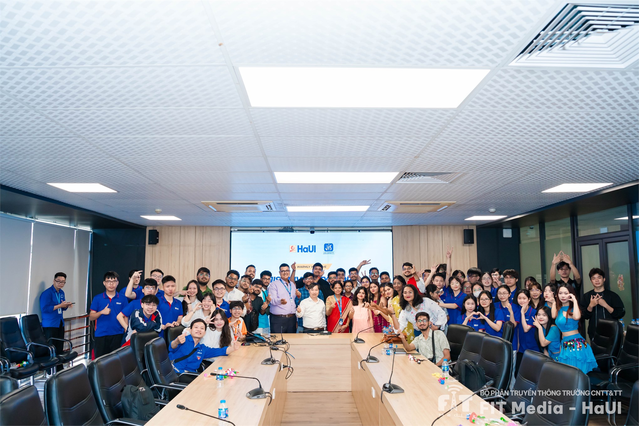 Giao lưu ấn tượng giữa sinh viên trường Đại học JIS (Ấn Độ) và sinh viên trường SICT - HaUI