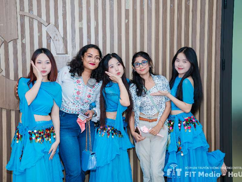 Giao lưu ấn tượng giữa sinh viên trường Đại học JIS (Ấn Độ) và sinh viên trường SICT - HaUI