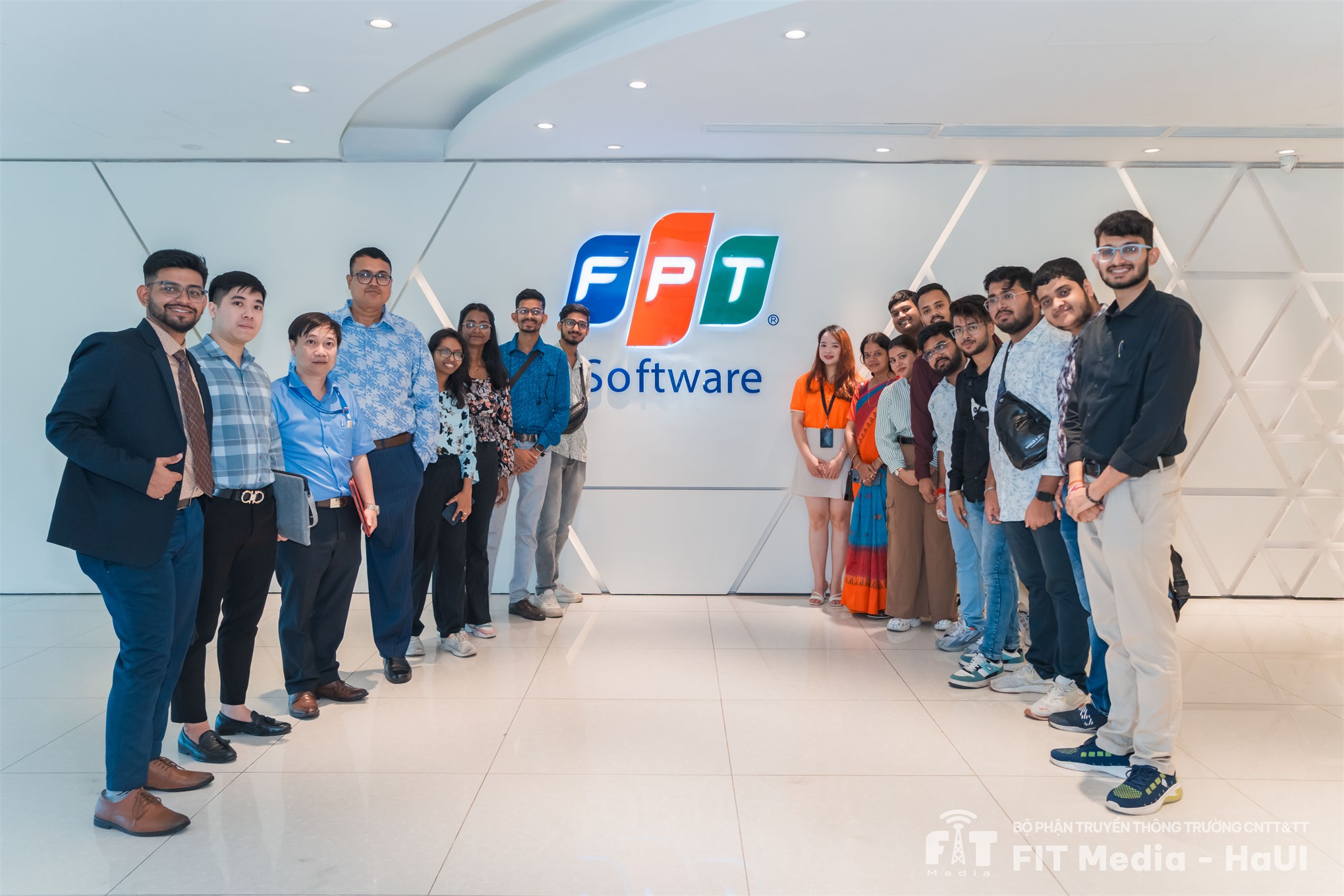 Sinh viên Việt – Ấn cùng khám phá “trái tim công nghệ” FPT Software Hòa Lạc: Hành trình truyền cảm hứng từ AI và cơ hội nghề nghiệp tương lai