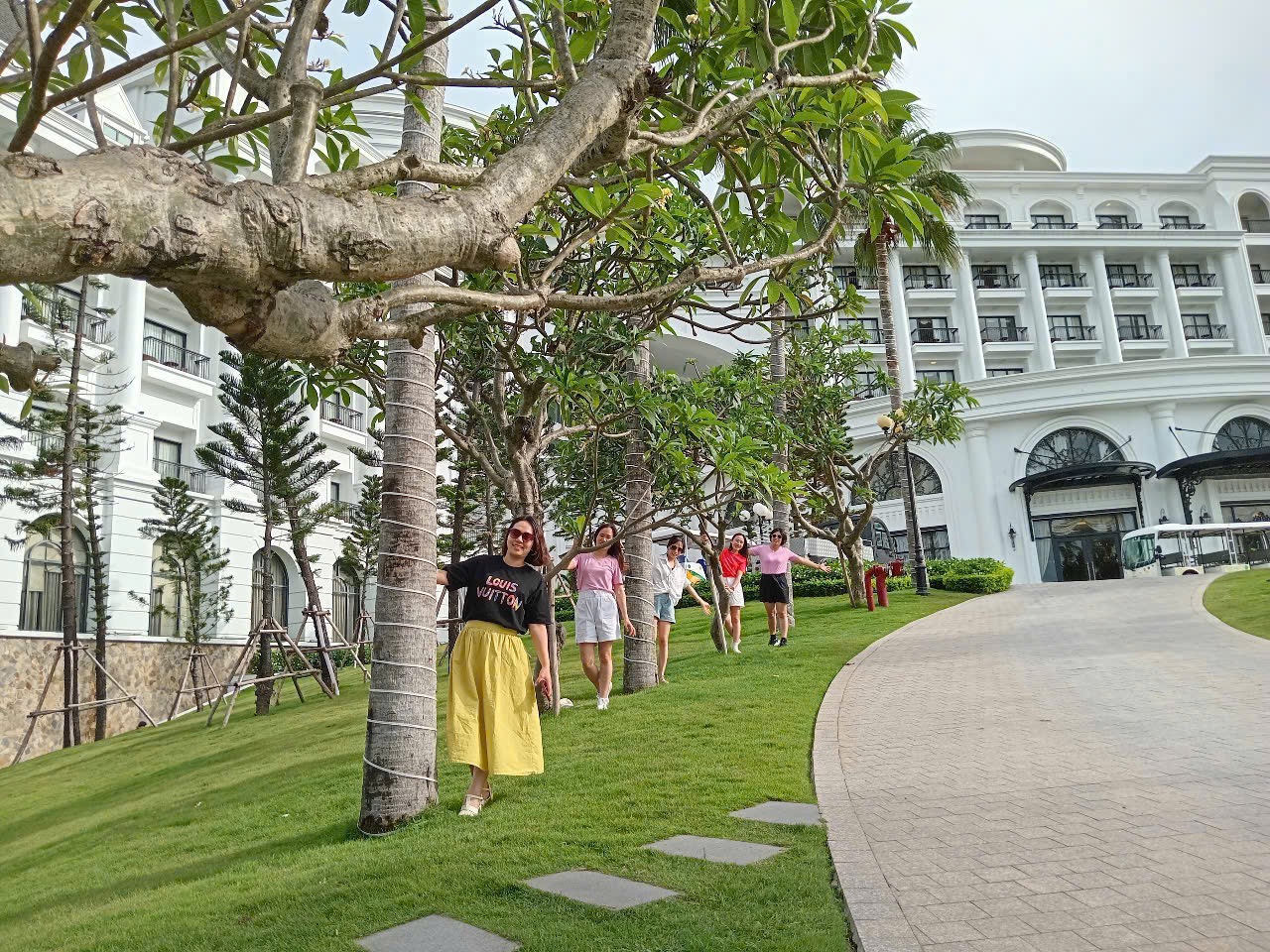 CHUYẾN THĂM QUAN NGHĨ DƯỠNG TẠI VINPERAL HẠ LONG - HÀNH TRÌNH ĐÁNG NHỚ – KHI TẬP THỂ SICT (HAUI)CÙNG NHAU GẮN KẾT