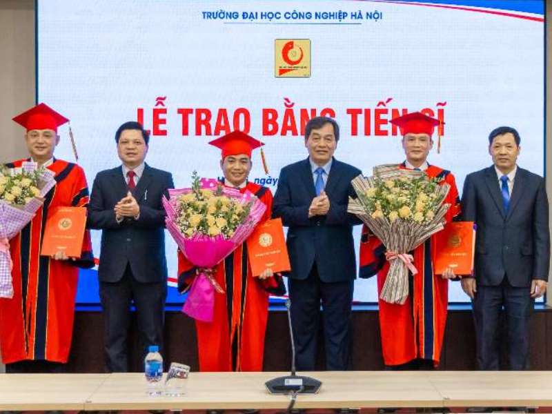 Thông báo Lễ khai giảng đào tạo sau đại học và trao bằng Tiến sĩ, Thạc sĩ năm 2025