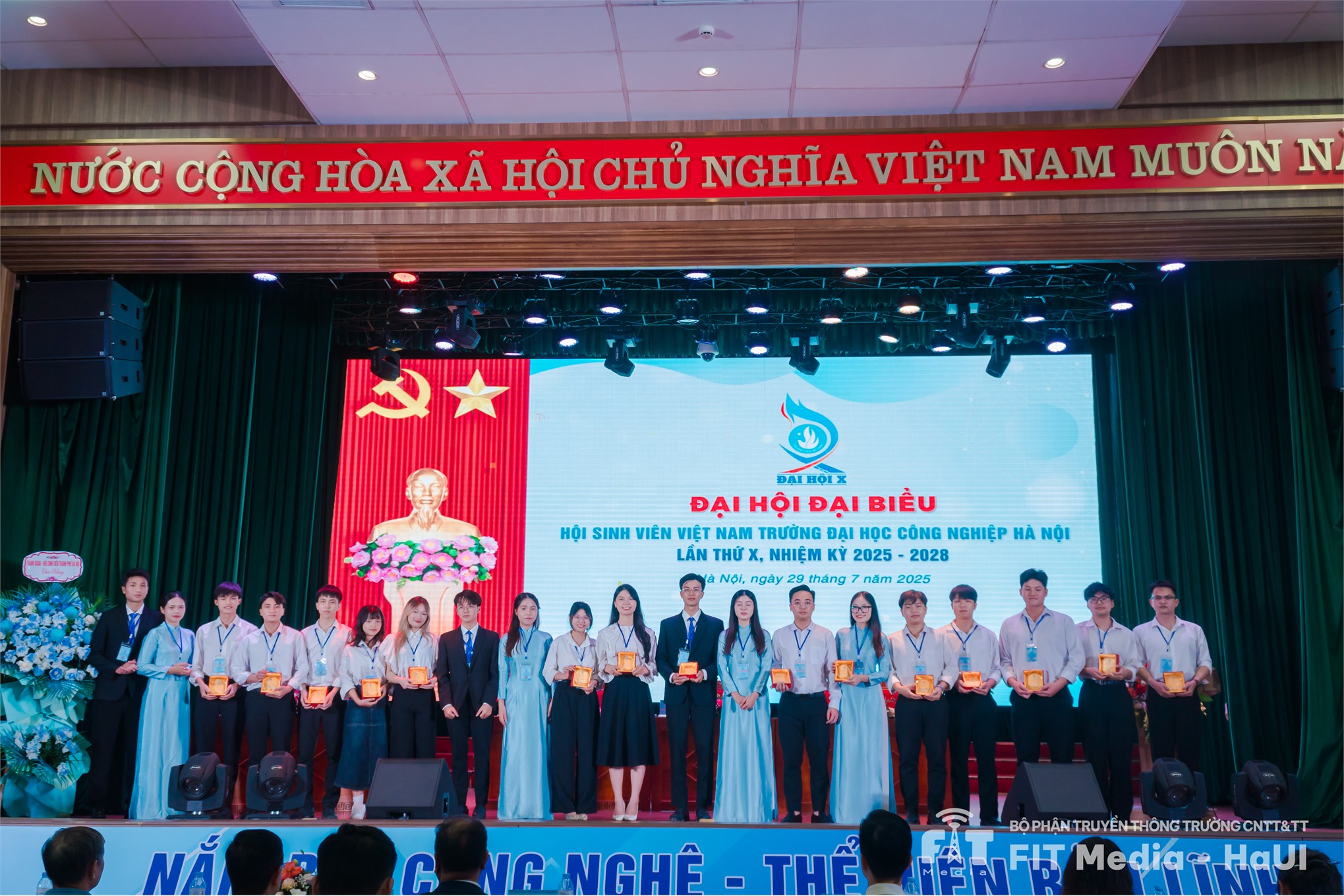 CHÚC MỪNG SINH VIÊN TIÊU BIỂU CỦA TRƯỜNG CÔNG NGHỆ THÔNG TIN VÀ TRUYỀN THÔNG TẠI ĐẠI HỘI ĐẠI BIỂU HỘI SINH VIÊN TRƯỜNG ĐẠI HỌC CÔNG NGHIỆP HÀ NỘI LẦN THỨ X, NHIỆM KỲ 2025-2028