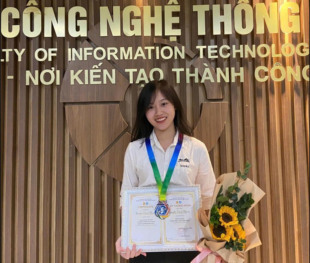 Nguyễn Trang Nhung – Nữ sinh Hệ thống thông tin xuất sắc, vững vàng tri thức – kiên định tương lai