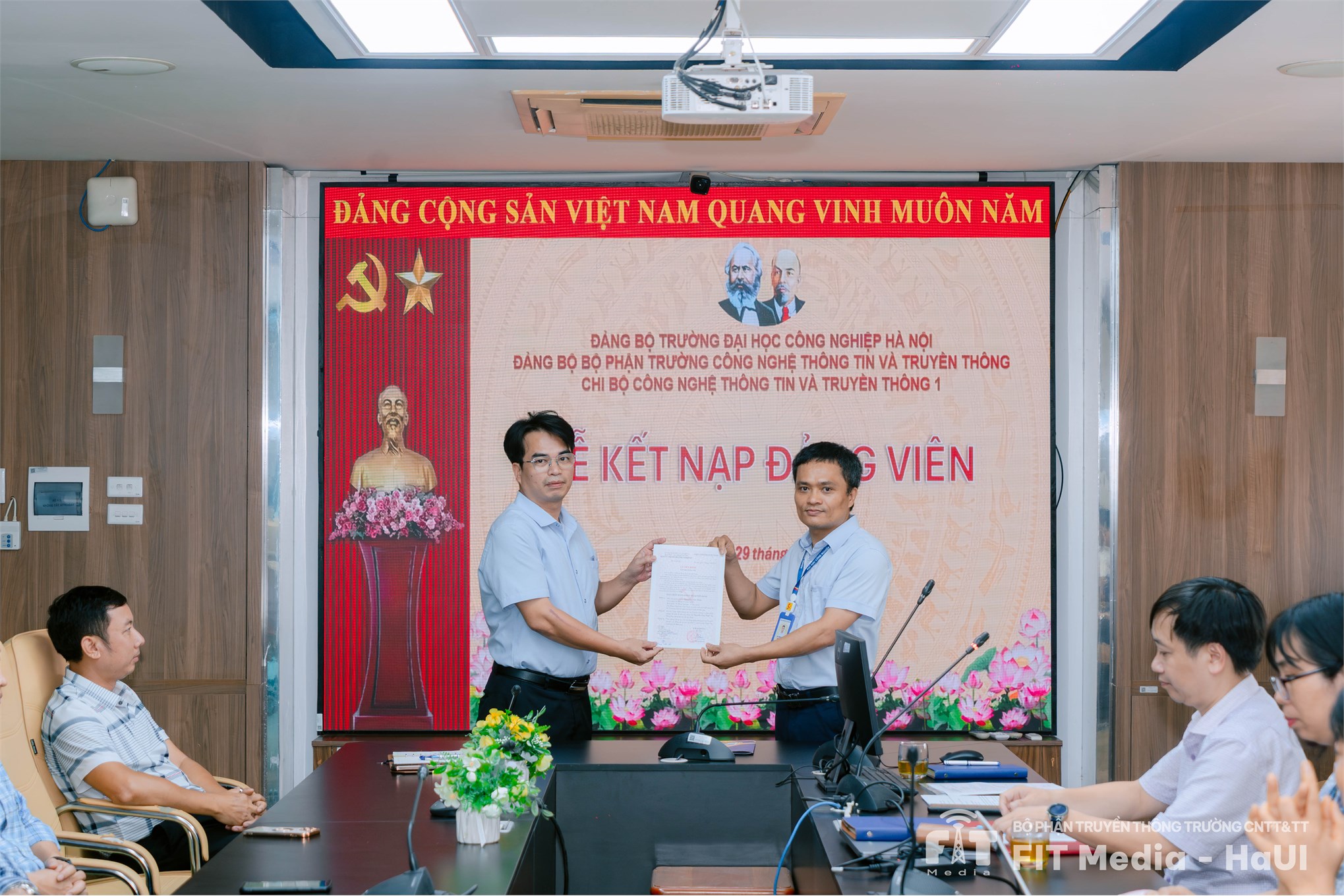 Lễ kết nạp đảng viên mới – Chi bộ CNTT&TT1 và Chi bộ CNTT&TT4