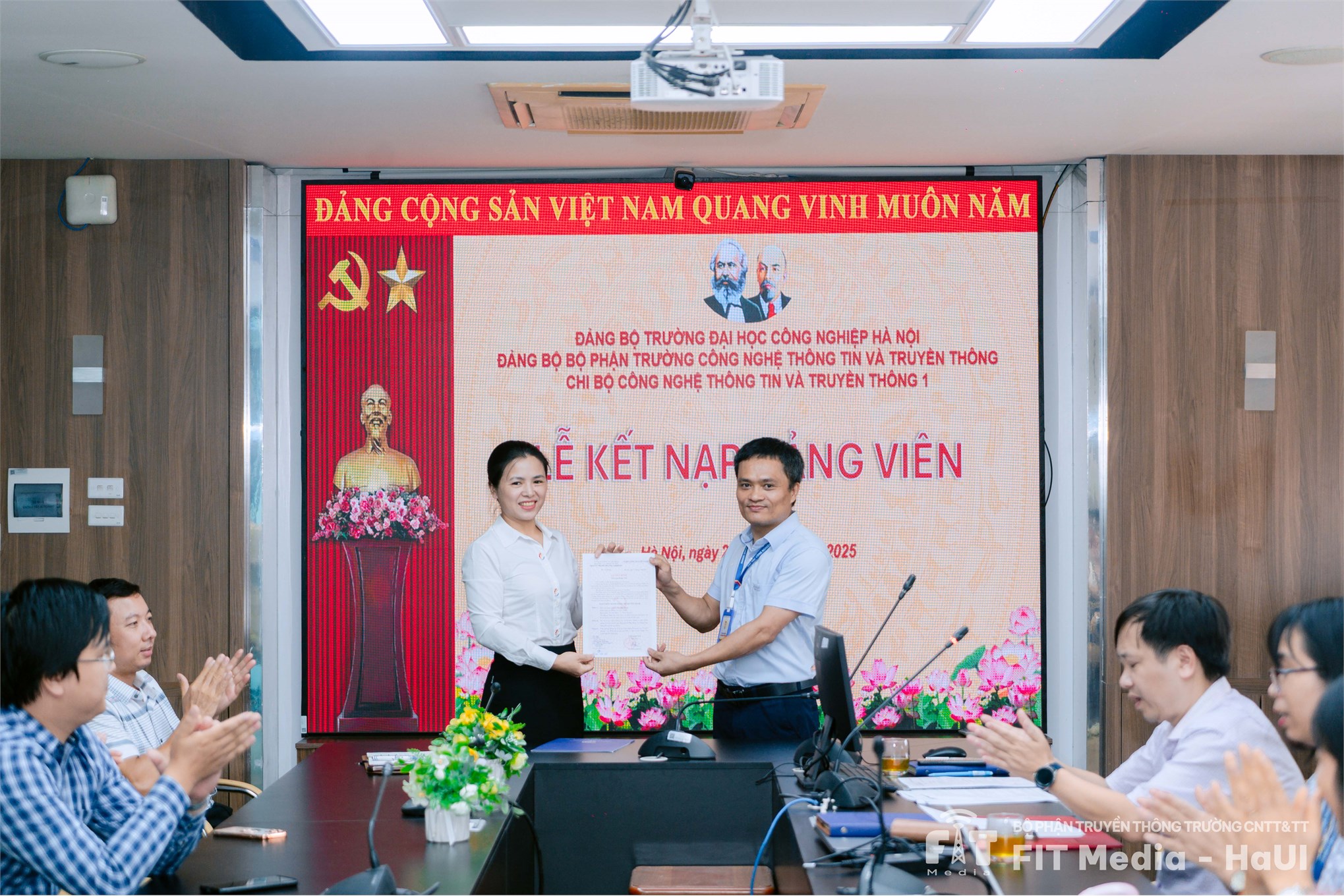 Lễ kết nạp đảng viên mới – Chi bộ CNTT&TT1 và Chi bộ CNTT&TT4