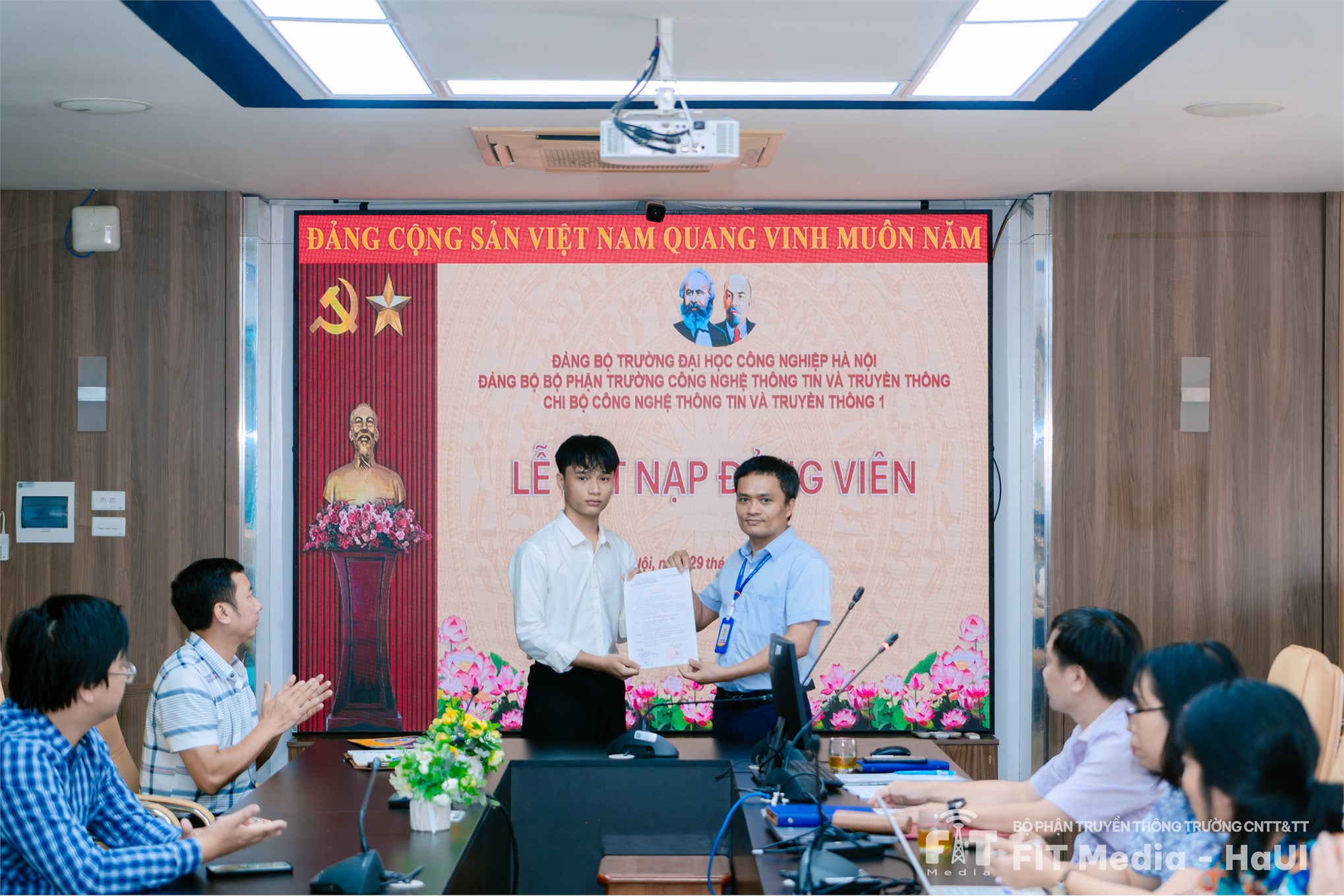 Lễ kết nạp đảng viên mới – Chi bộ CNTT&TT1 và Chi bộ CNTT&TT4