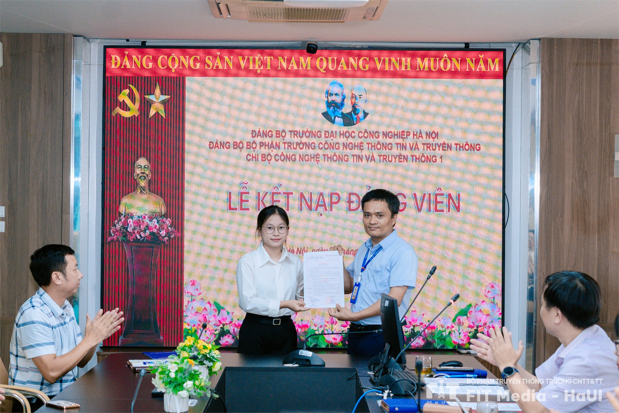 Lễ kết nạp đảng viên mới – Chi bộ CNTT&TT1 và Chi bộ CNTT&TT4