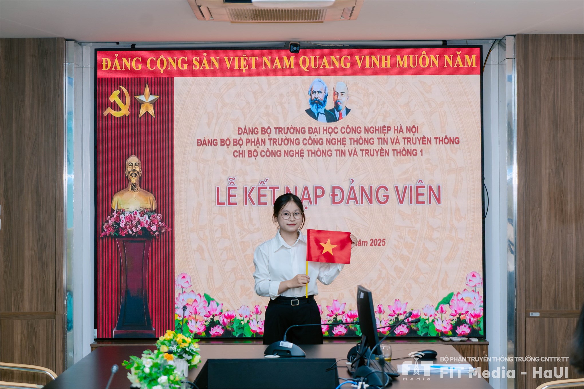 Lễ kết nạp đảng viên mới – Chi bộ CNTT&TT1 và Chi bộ CNTT&TT4