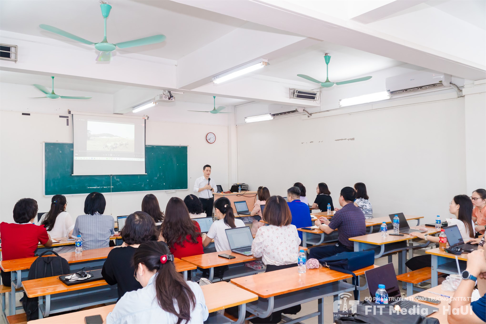 Khóa bồi dưỡng chuyên đề: “Ứng dụng trí tuệ nhân tạo trong giảng dạy bậc cao đẳng và đại học”