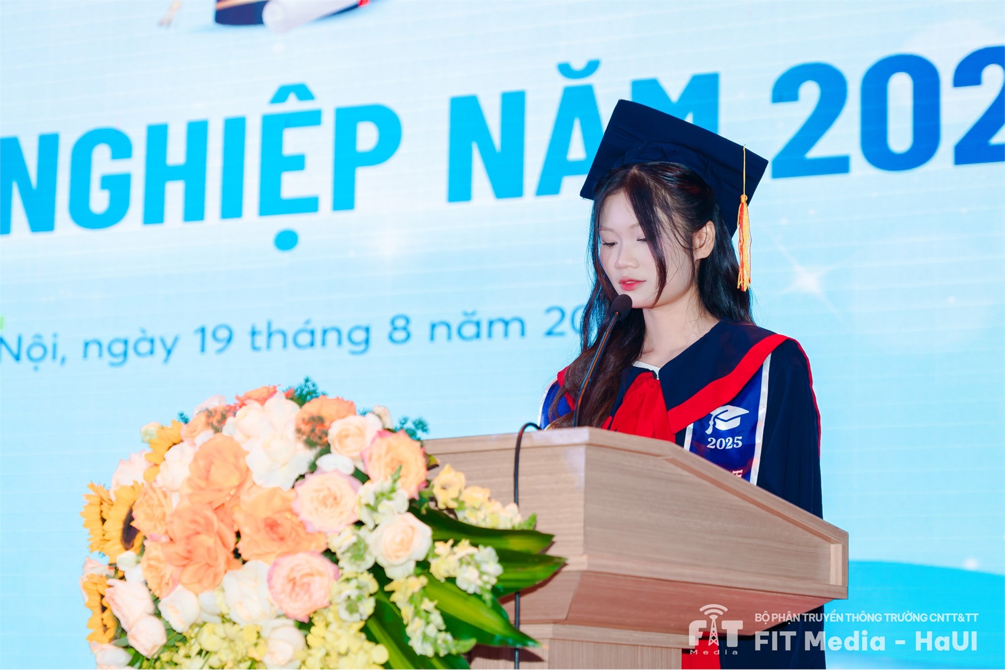 Lễ tốt nghiệp năm 2025 – dấu ấn thanh xuân trong cơn mưa mùa hạ