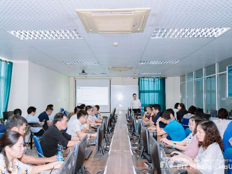 Chương trình tập huấn: Đổi mới nội dung, phương pháp giảng dạy công nghệ thông tin và truyền thông trong kỷ nguyên trí tuệ nhân tạo