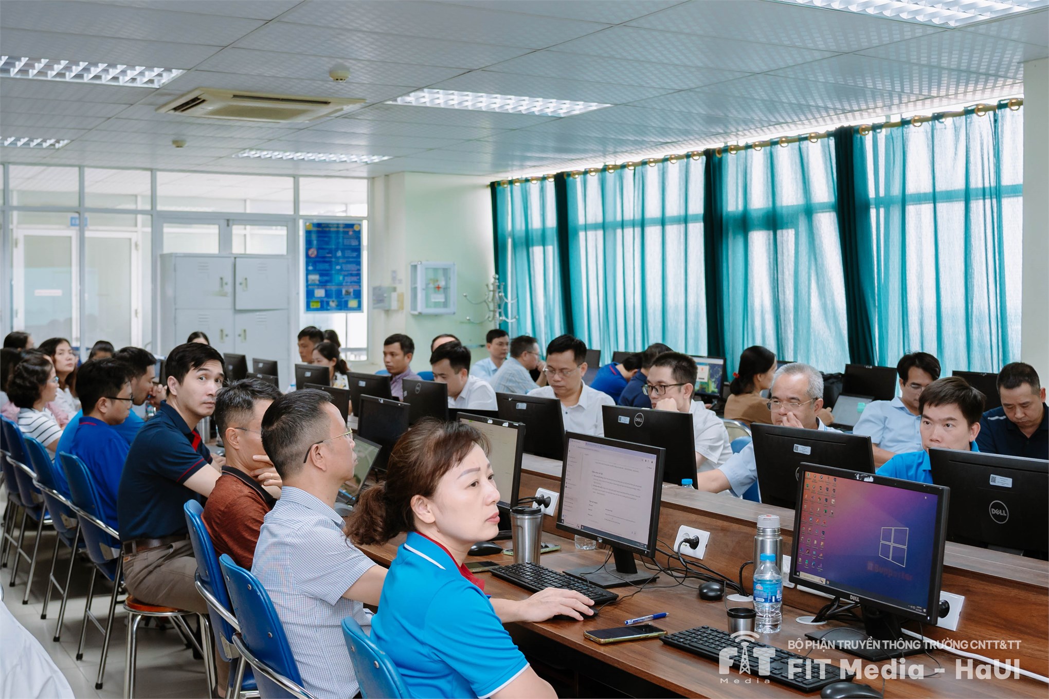 Chương trình tập huấn: Đổi mới nội dung, phương pháp giảng dạy công nghệ thông tin và truyền thông trong kỷ nguyên trí tuệ nhân tạo