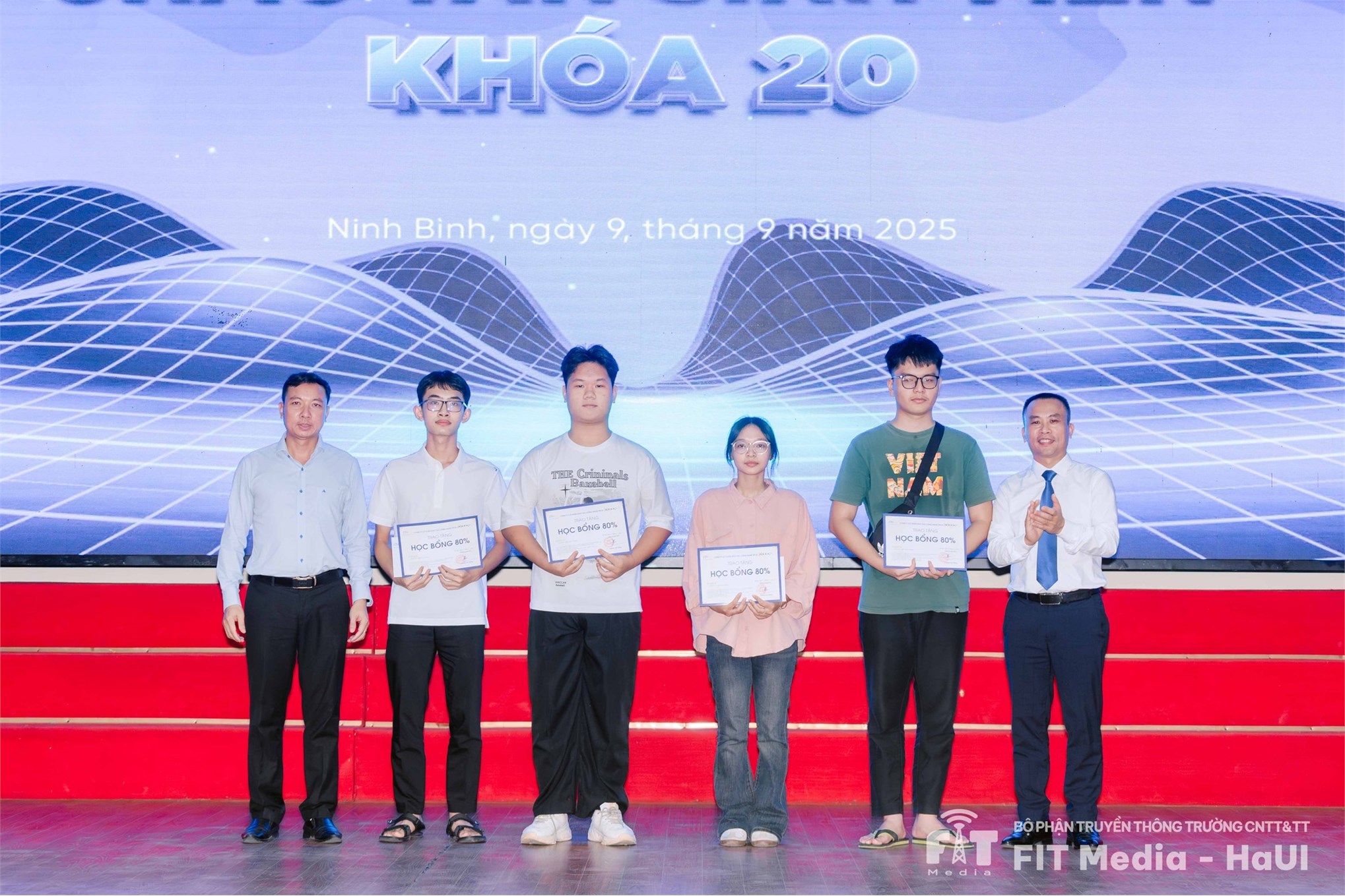Chương trình chào tân sinh viên K20 Trường Công nghệ thông tin và Truyền thông - Một hành trình mới bắt đầu