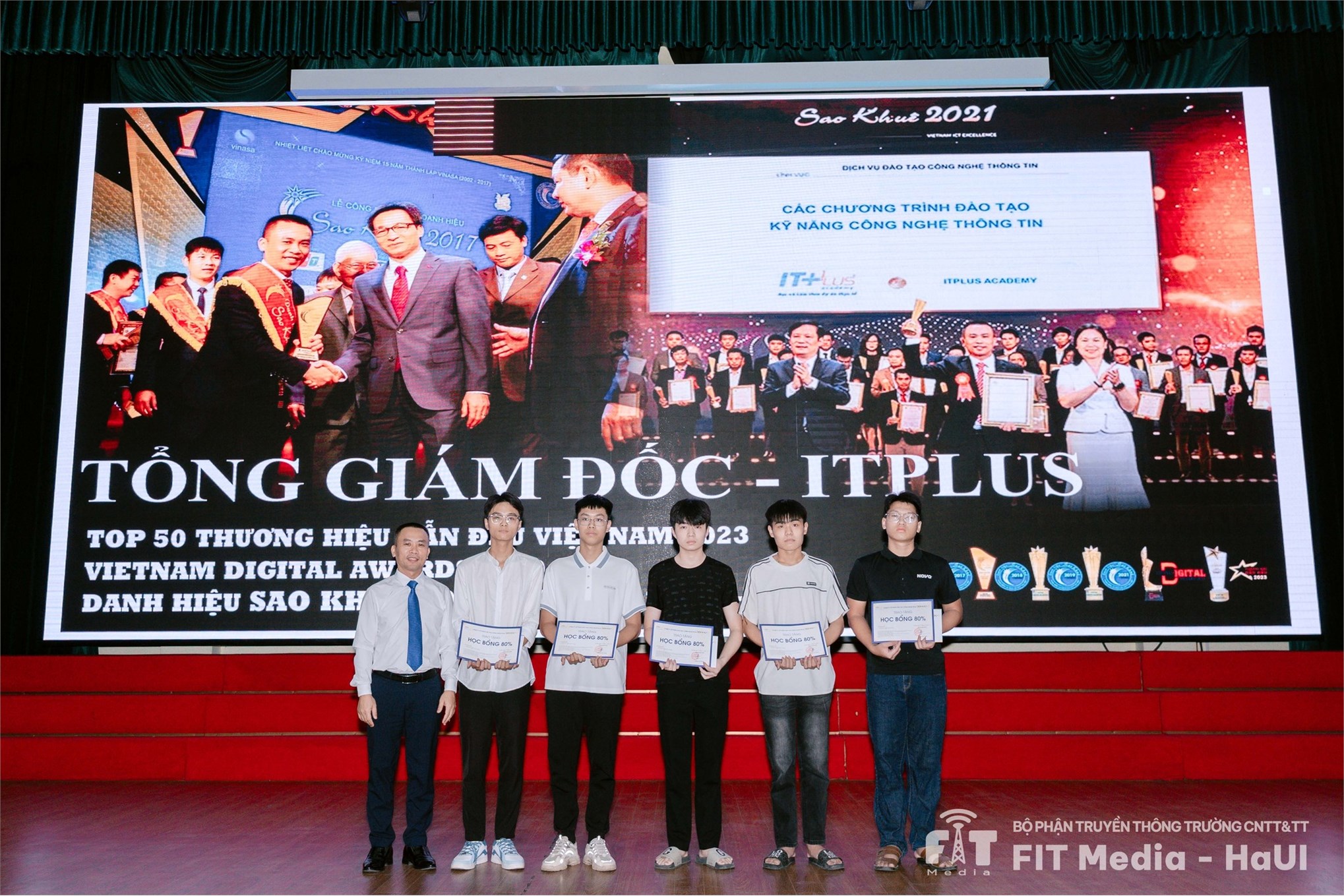 Chương trình chào tân sinh viên K20 Trường Công nghệ thông tin và Truyền thông - Một hành trình mới bắt đầu