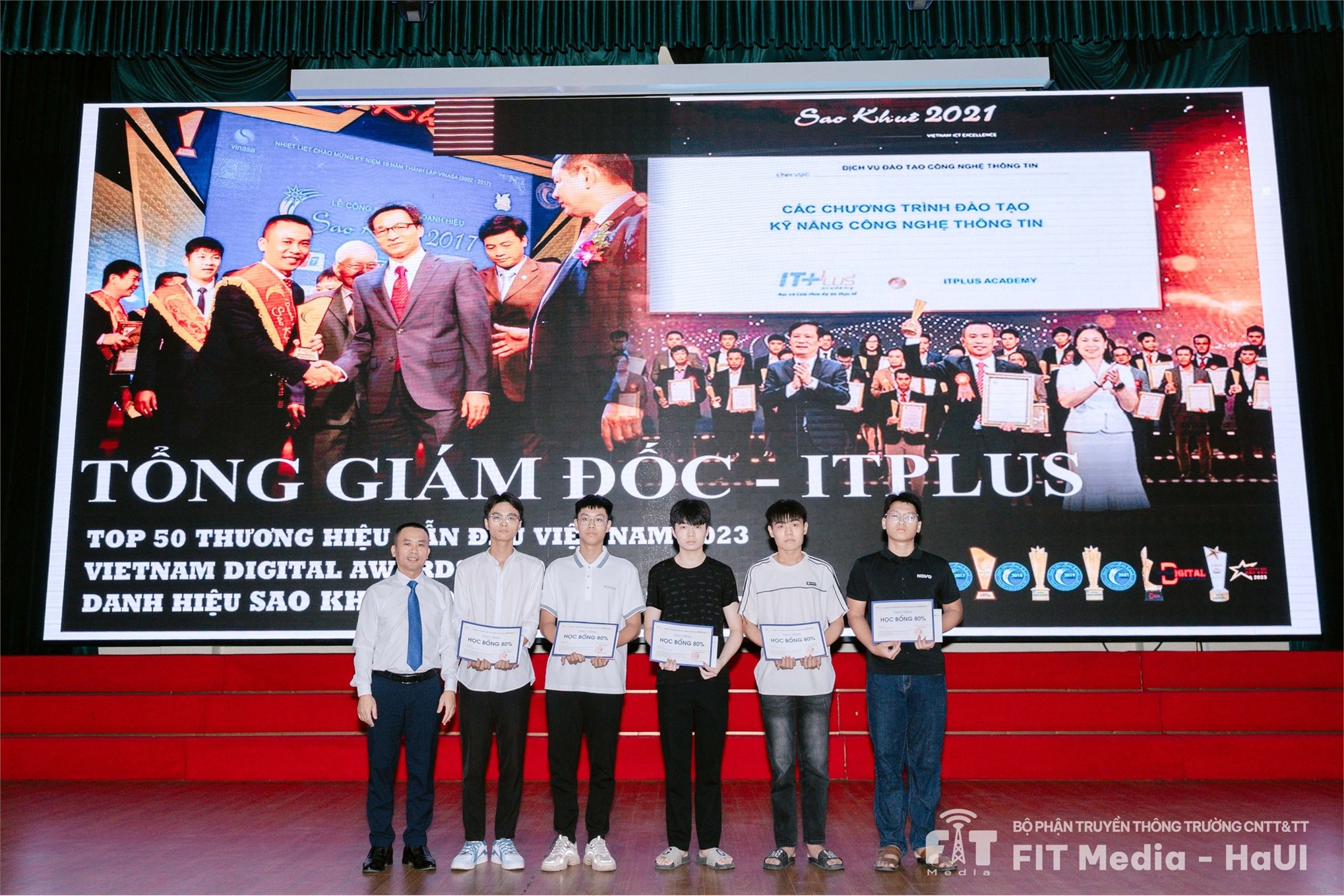 Vinh danh thủ khoa đầu vào K20 - SICT-HaUI