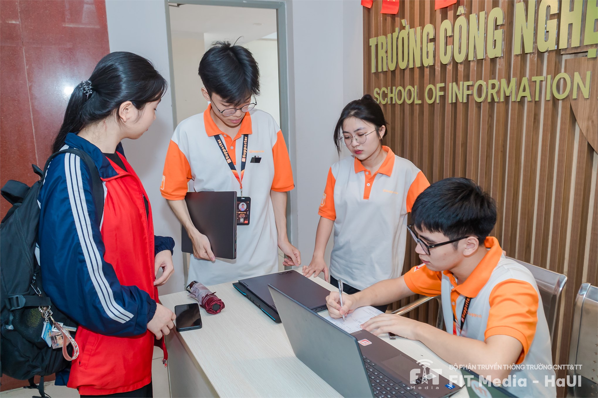 CLB IT Support tổ chức thành công chương trình “Tech Support – Hỗ trợ máy tính cho sinh viên”