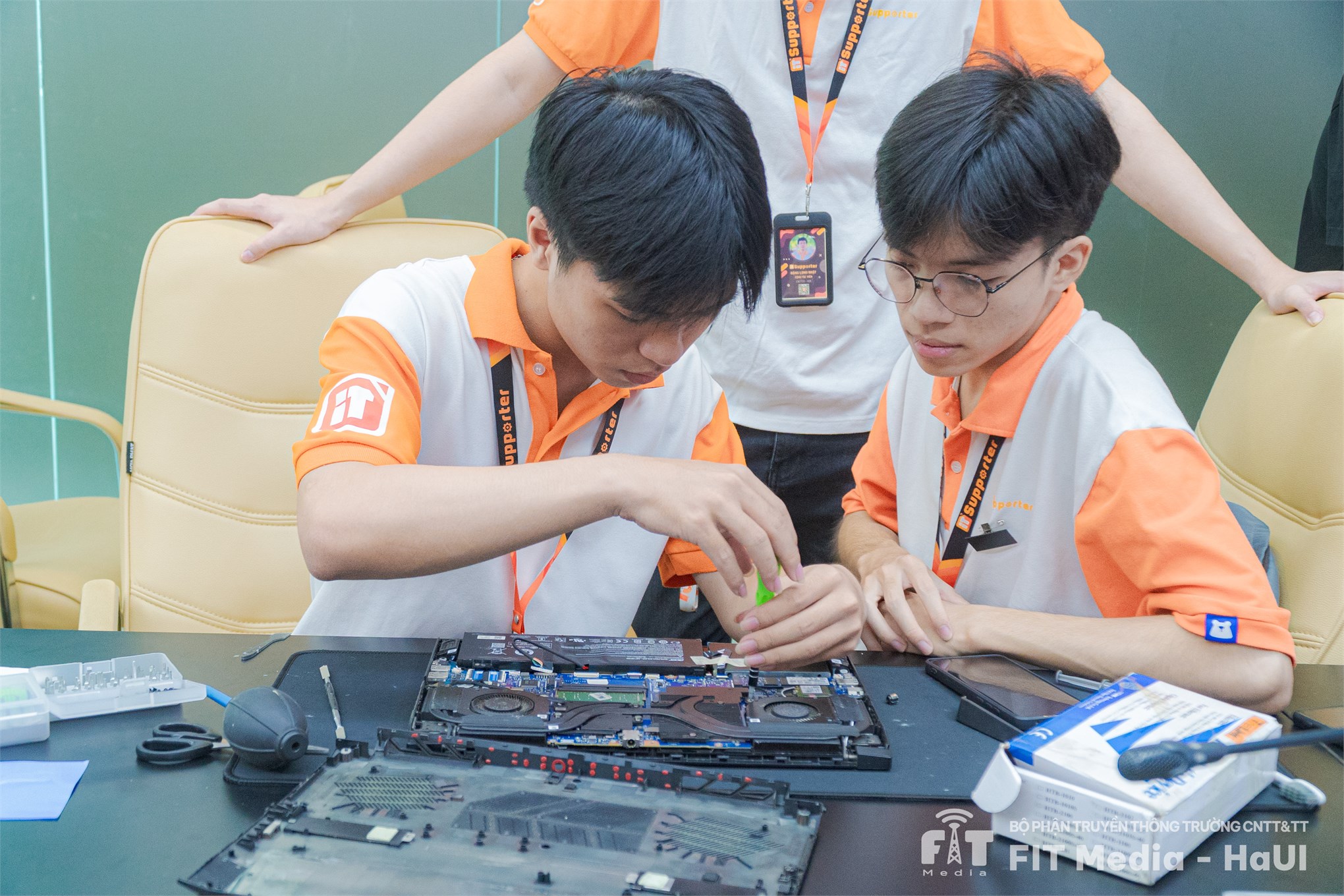 CLB IT Support tổ chức thành công chương trình “Tech Support – Hỗ trợ máy tính cho sinh viên”