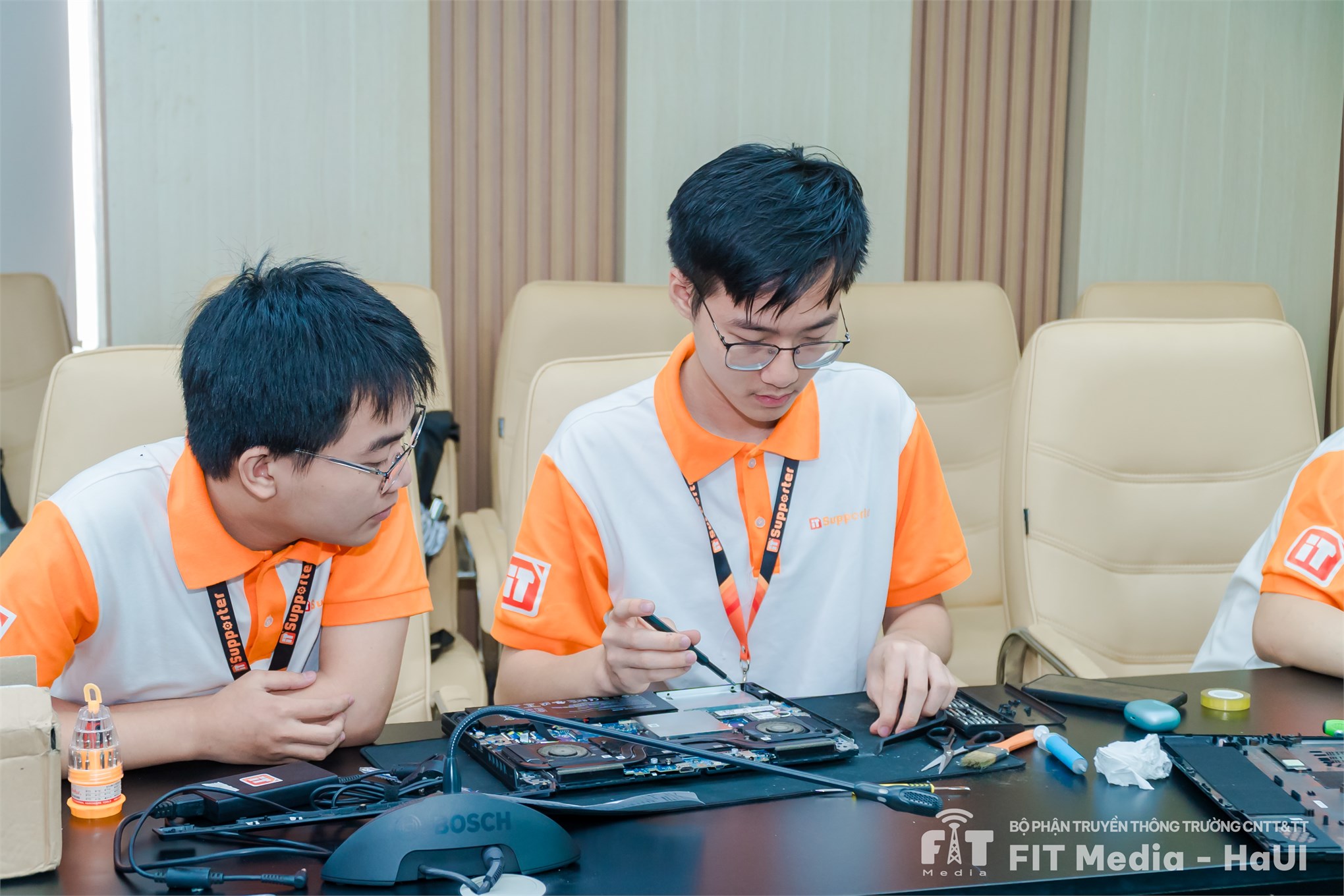 CLB IT Support tổ chức thành công chương trình “Tech Support – Hỗ trợ máy tính cho sinh viên”