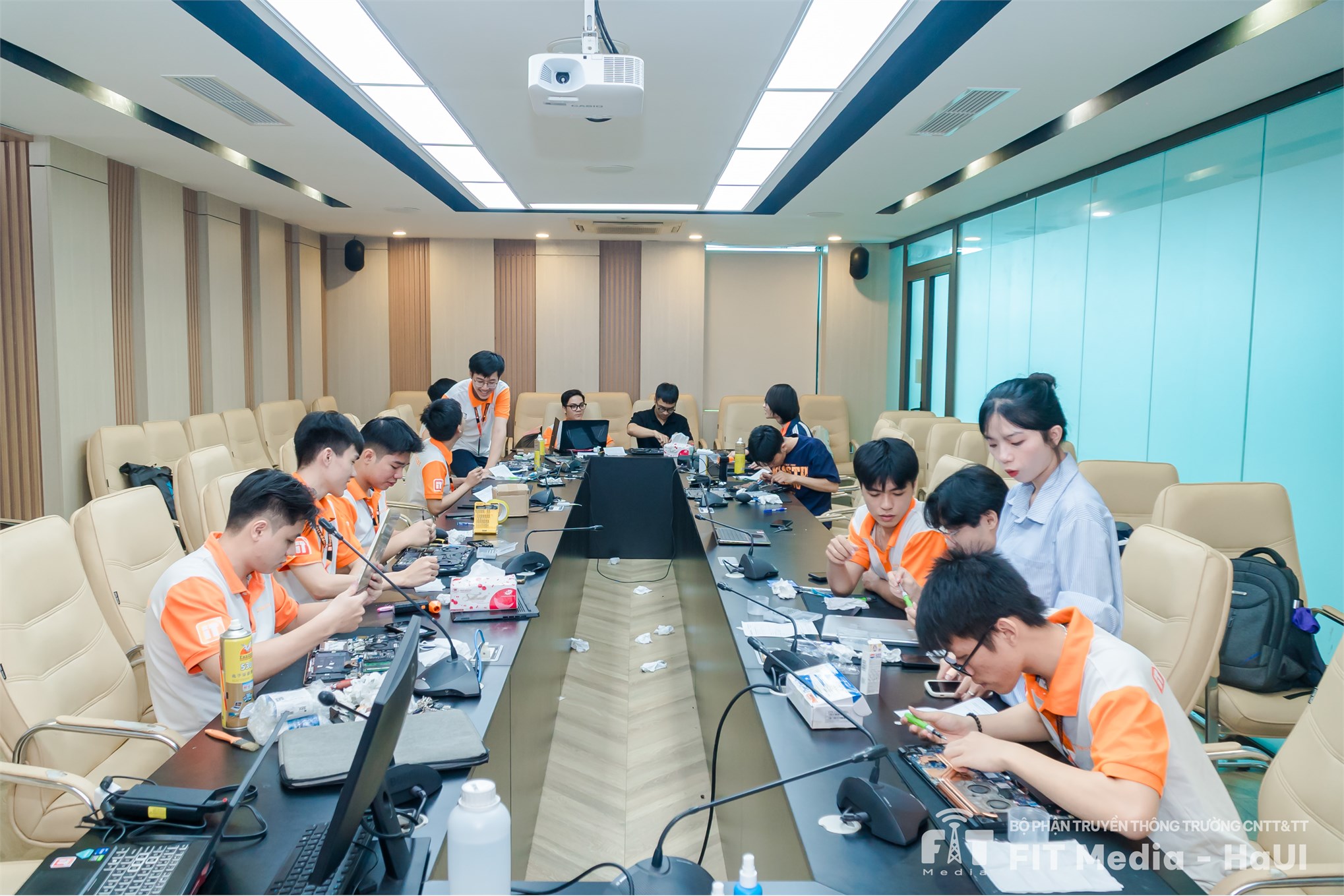 CLB IT Support tổ chức thành công chương trình “Tech Support – Hỗ trợ máy tính cho sinh viên”