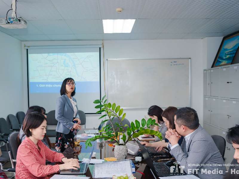 Bảo vệ đề tài NCKH cấp cơ sở năm 2024: “Thuật toán heuristic giải bài toán định tuyến trong hậu cần đô thị và mô phỏng hóa kết quả trên bản đồ giao thông Hà Nội”