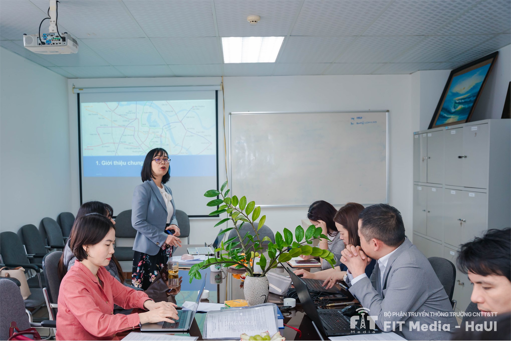 Bảo vệ đề tài NCKH cấp cơ sở năm 2024: “Thuật toán heuristic giải bài toán định tuyến trong hậu cần đô thị và mô phỏng hóa kết quả trên bản đồ giao thông Hà Nội”