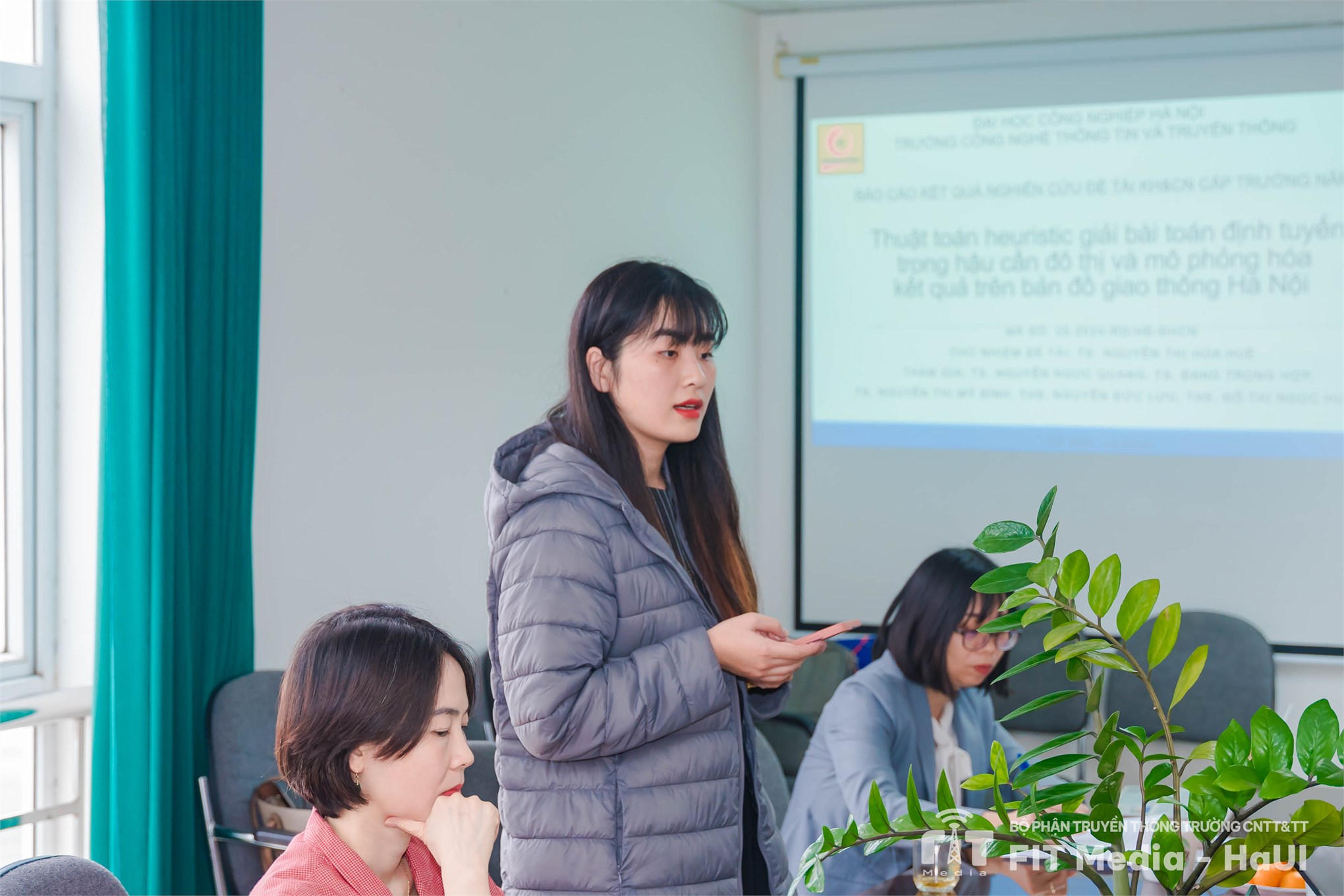 Bảo vệ đề tài NCKH cấp cơ sở năm 2024: “Thuật toán heuristic giải bài toán định tuyến trong hậu cần đô thị và mô phỏng hóa kết quả trên bản đồ giao thông Hà Nội”