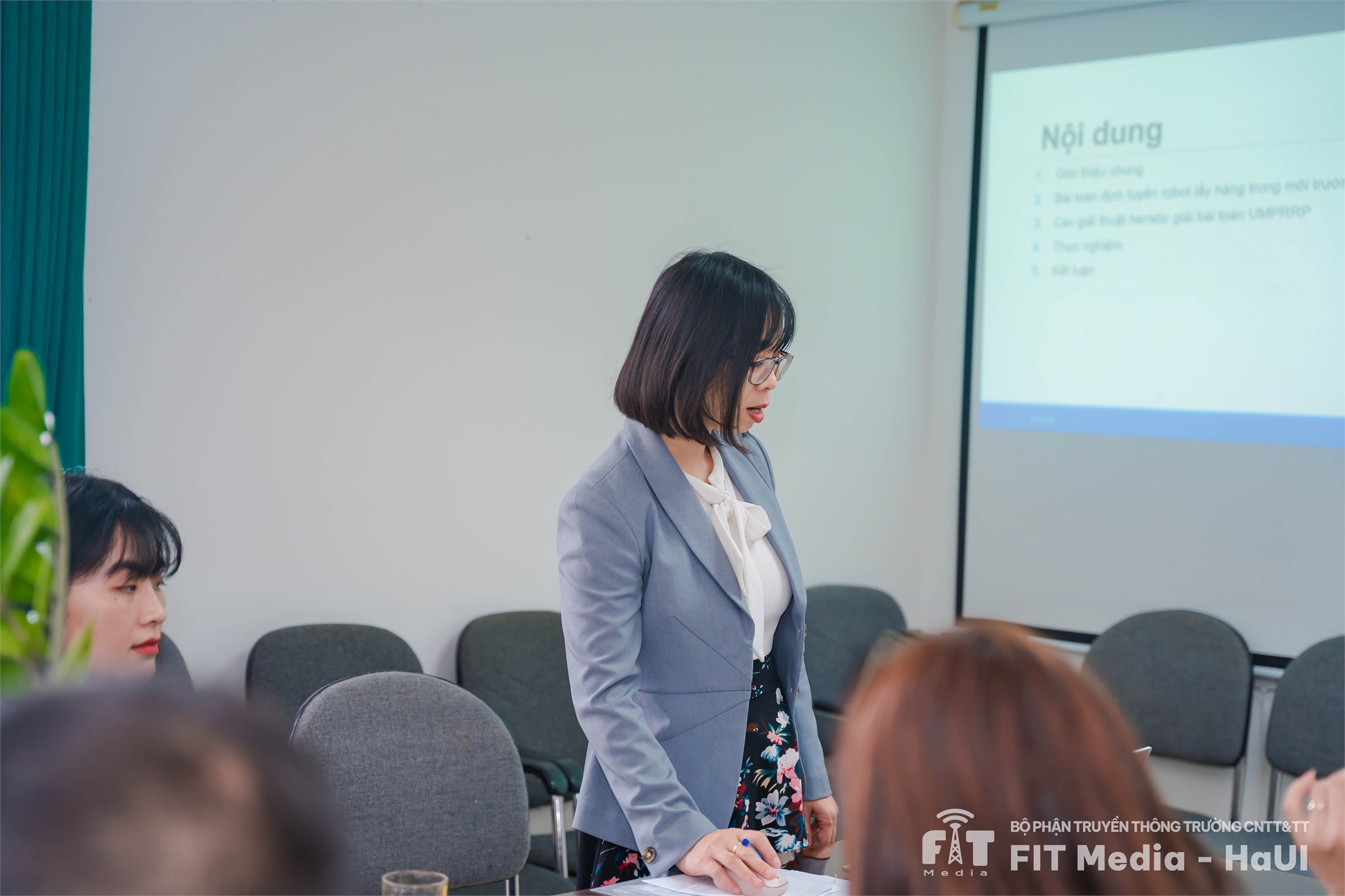 Bảo vệ đề tài NCKH cấp cơ sở năm 2024: “Thuật toán heuristic giải bài toán định tuyến trong hậu cần đô thị và mô phỏng hóa kết quả trên bản đồ giao thông Hà Nội”