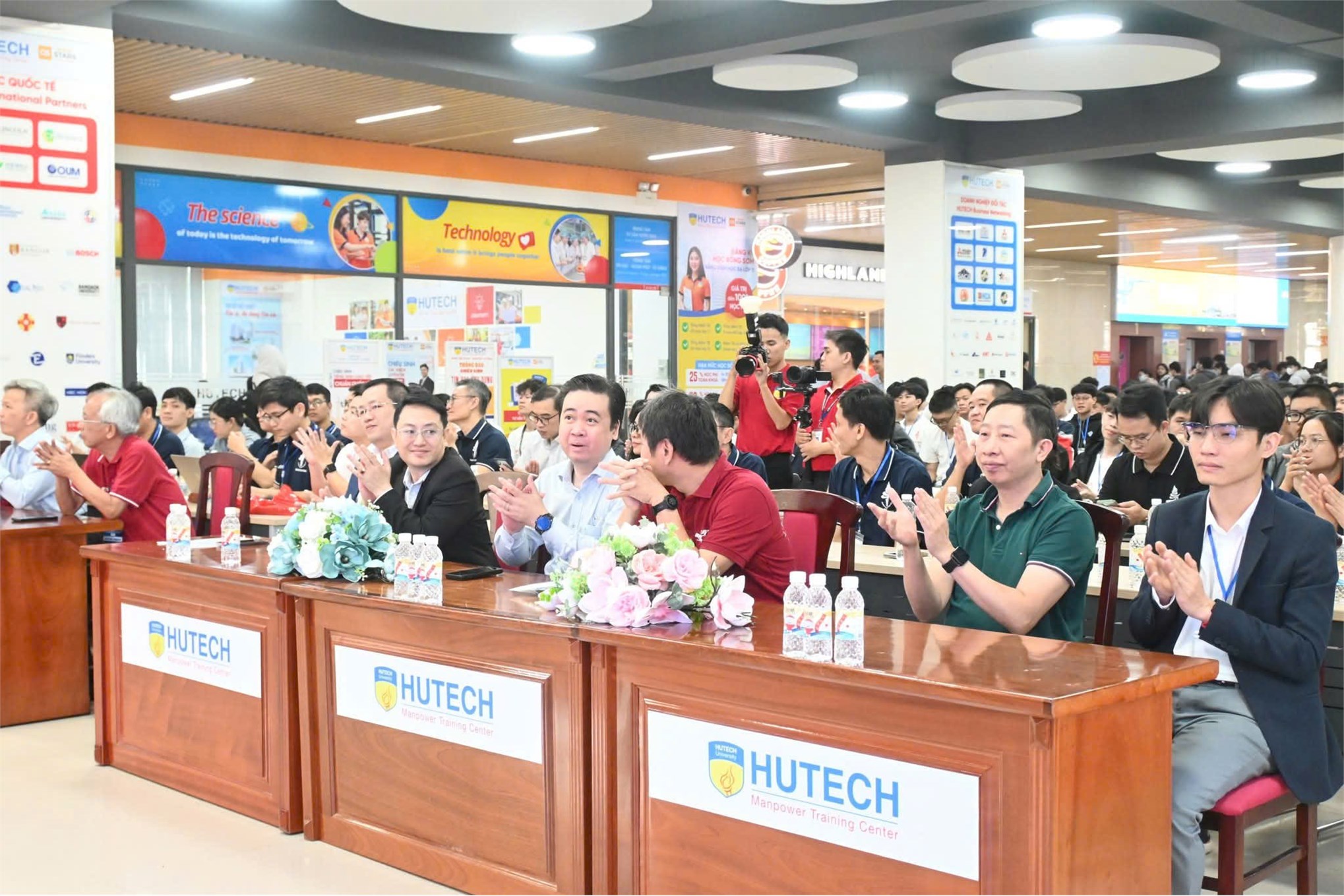 Đội tuyển Olympic tin học sinh viên – SICT HaUI tự tin sẵn sàng chinh phục đấu trường OLPAI’25