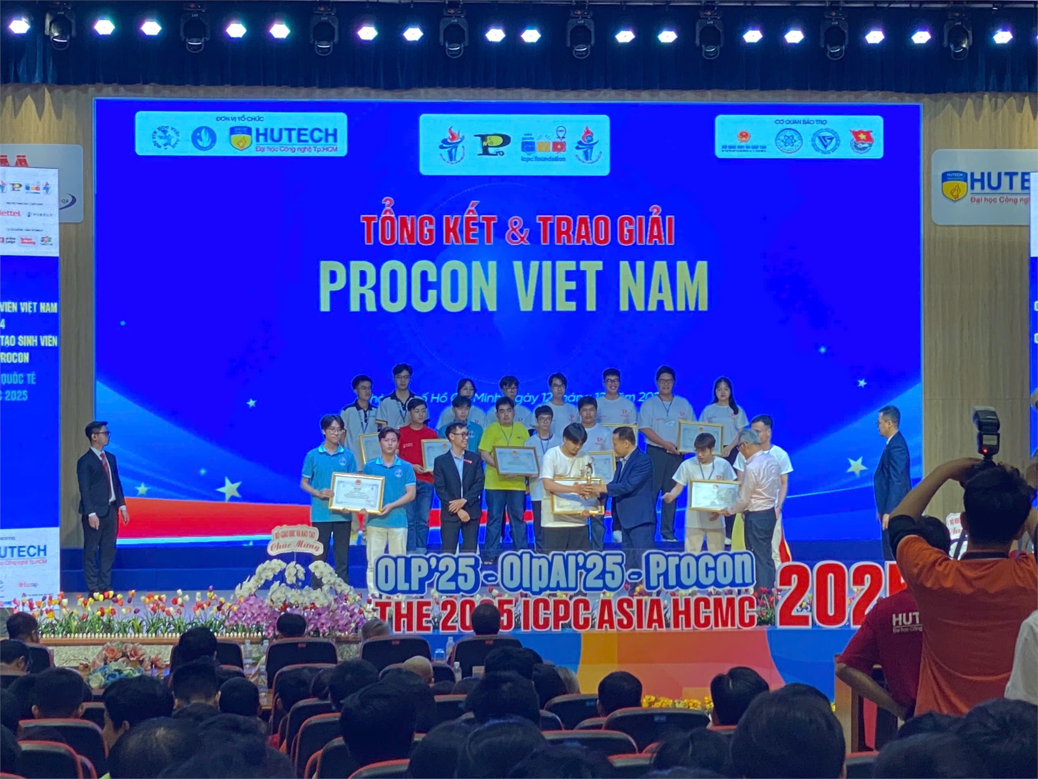 Dấu ấn trí tuệ haui tại olp’25 và icpc 2025: Bản lĩnh – Kiên trì – Khát vọng bứt phá